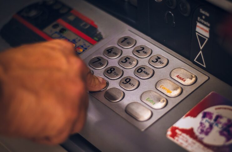 Bancomat e ATM: il nuovo sistema di clonazione è quasi invisibile