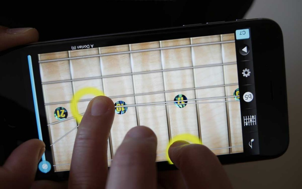 chitarra su iphone Final Guitar