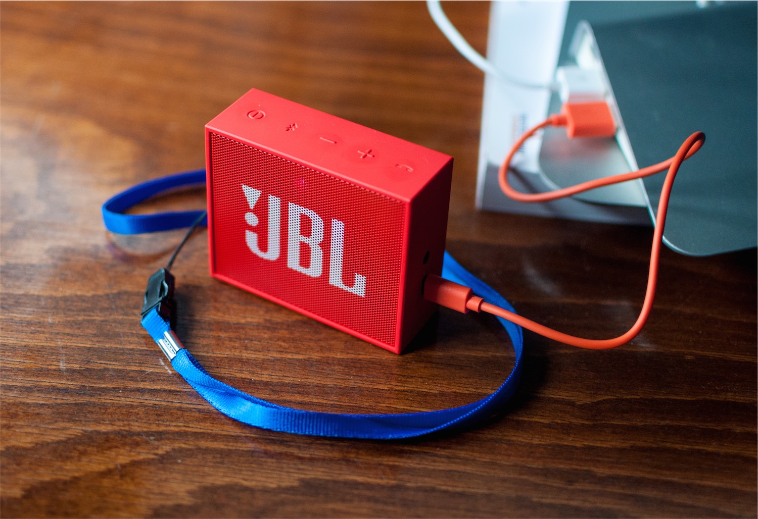 Jbl go оригинал. JBL go 3 комплектация. JBL go Sprint. JBL go 3 коробка. Bluetooth JBL go плата.