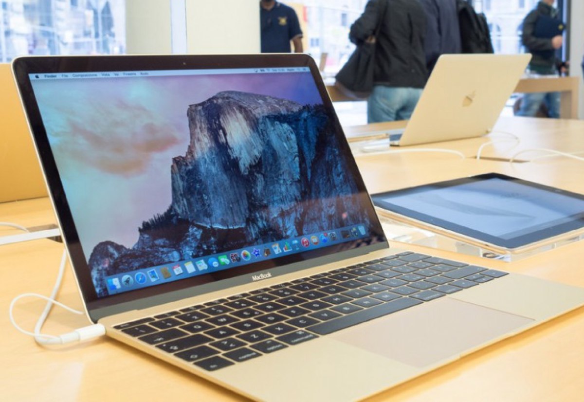 Ecco perché tutti i MacBook negli Apple Store hanno lo schermo inclinato di 76°