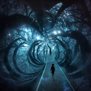 foresta surreale e buia