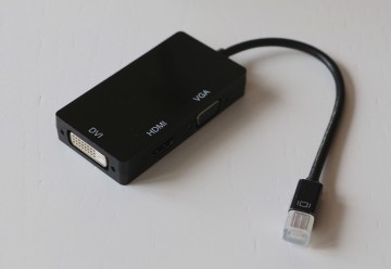 Ecco l'adattatore con il cavo solidale