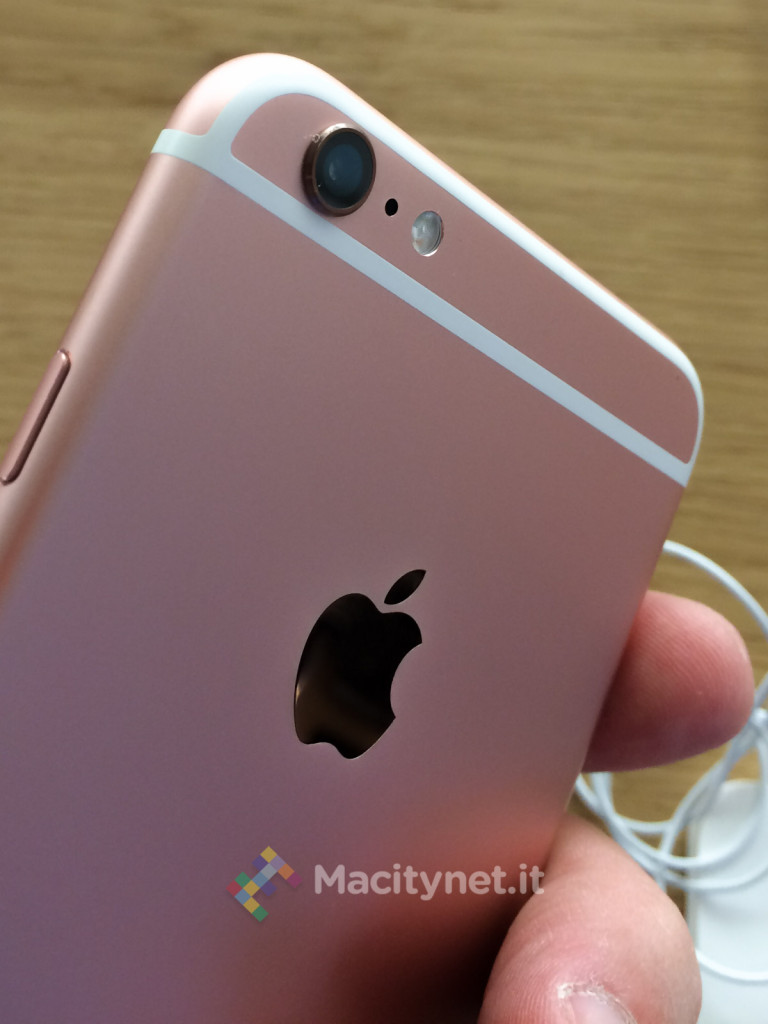 Macitynet 2015 - IMG_9852 iPhone 6s oro-rosa