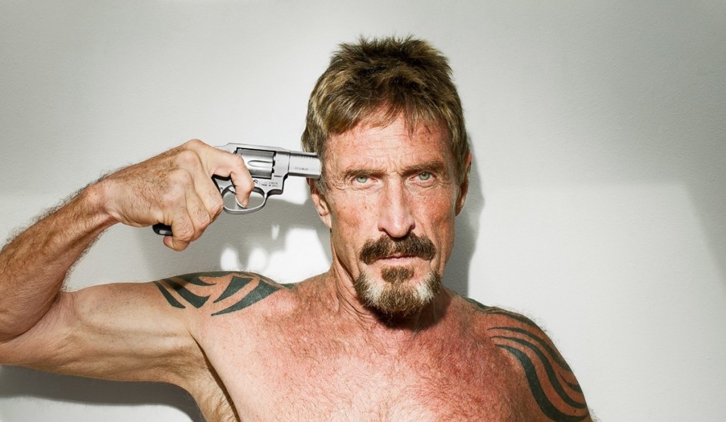 McAfee john ritratto con pistola 1200