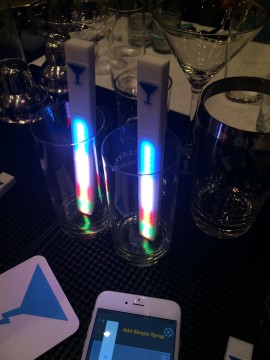 MixStik i segnali luminosi aiutano a versare gli ingredineti