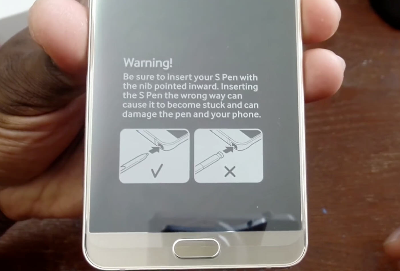 Samsung-Galaxy-Note-5-S-Pen-Backwards-Warning-940x638