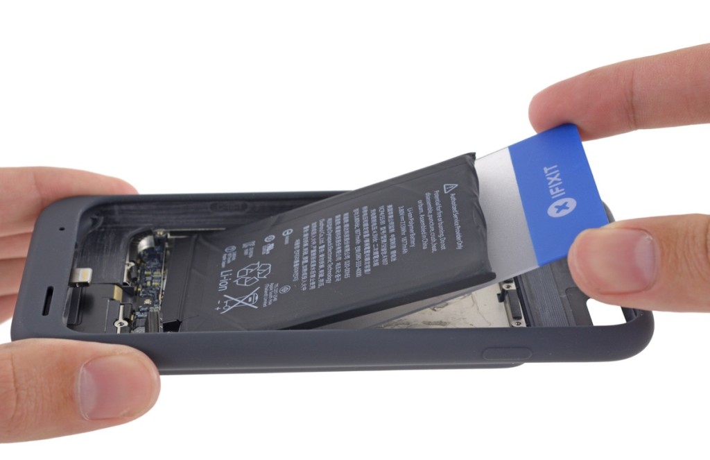 Apple Smart Battery Case smontata 3