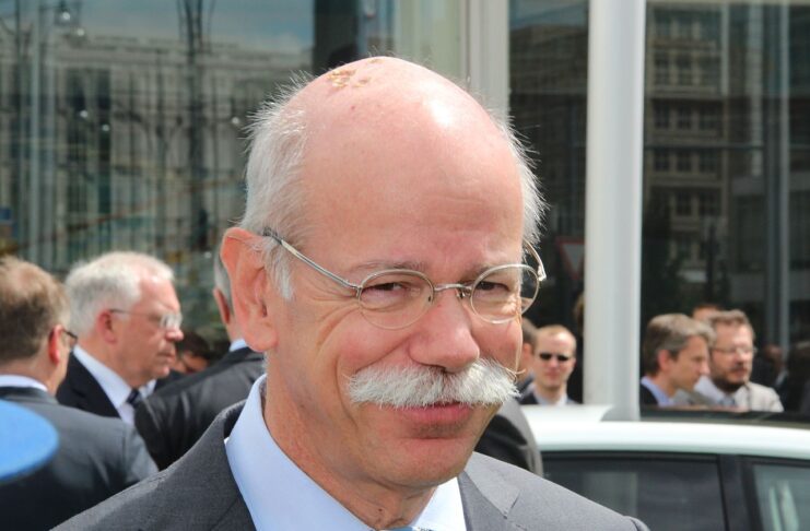 Il presidente di Mercedes: «Apple e Google fanno passi avanti con le auto»