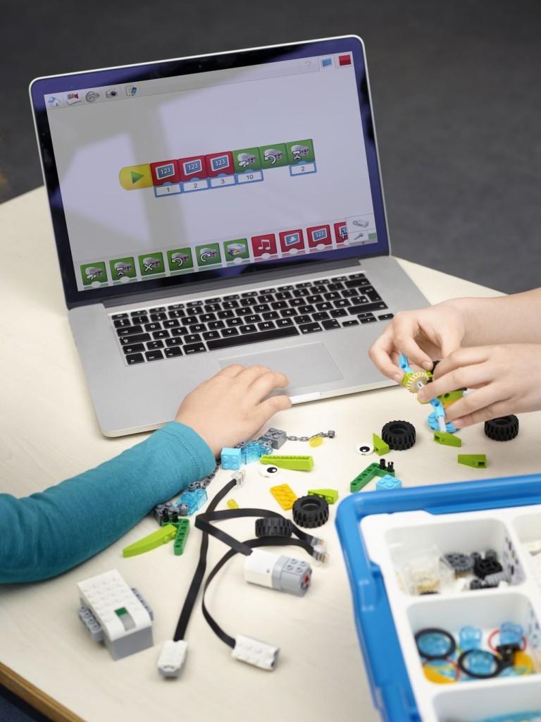 CES 2016 Lego wedo 05