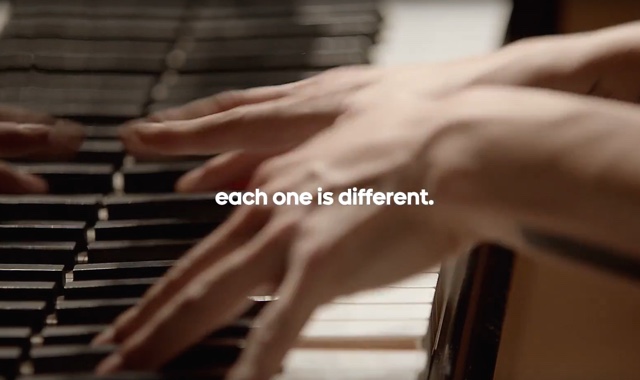 Spot da maestro di Google: iPhone è un pianoforte con una sola nota, il video pianoforte 640