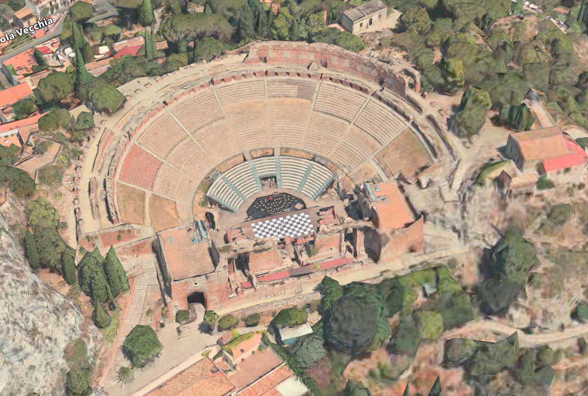 Taormina ora nella vista Flyover di Mappe