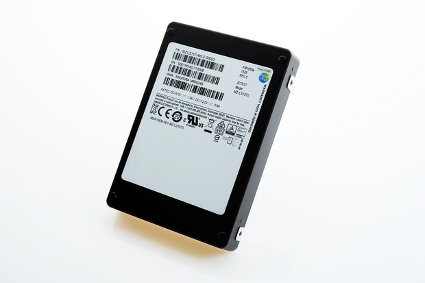 SSD da 15 TB samsung 2,5 pollici