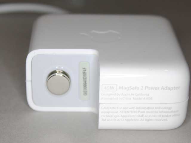 Alimentatore contraffatto