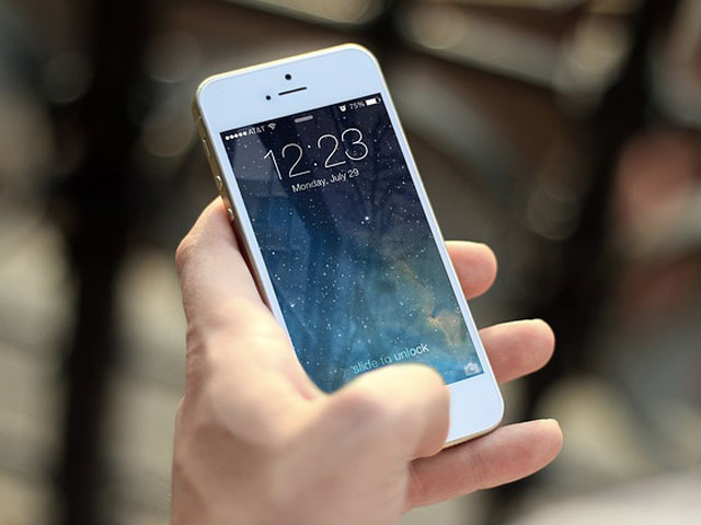 Caso San Bernardino, per Apple supporto di consulente ONU su libertà d’espressione Slide to unlock