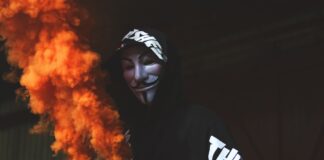 Anonymous dichiara Guerra Totale contro Donald Trump