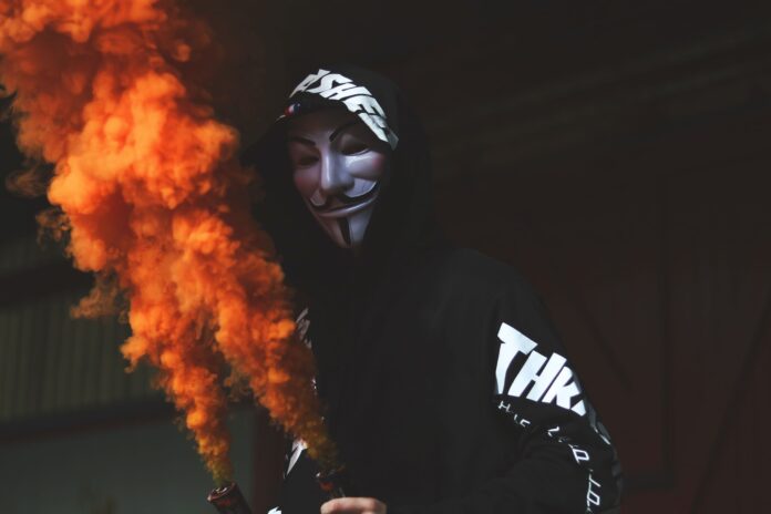 Anonymous dichiara Guerra Totale contro Donald Trump
