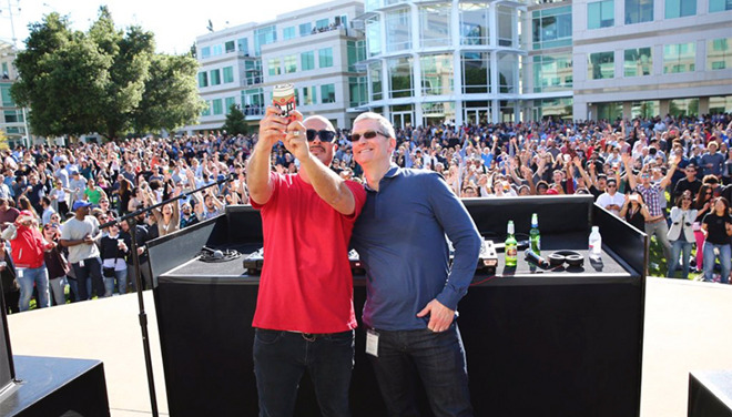 Tim Cook e Zane Lowe