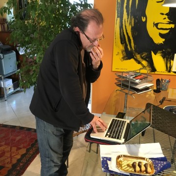 Il Mac è catartico: intervista a Flavio Oreglio