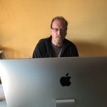 Il Mac è catartico: intervista a Flavio Oreglio