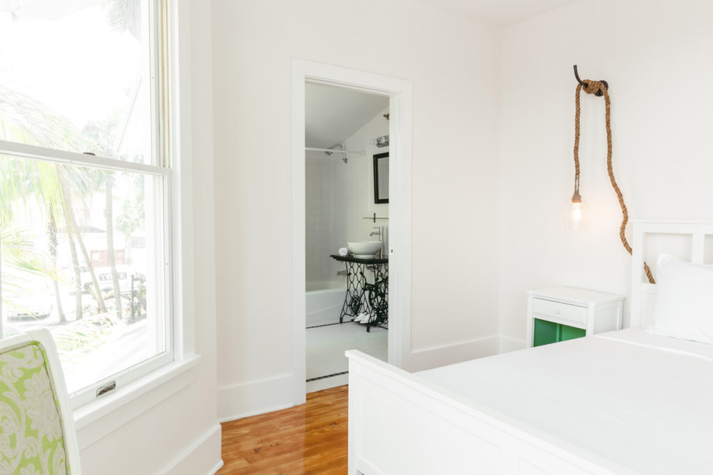 3059469-inline-miami-3-instead-of-renting-an-apartment-sign-a-lease