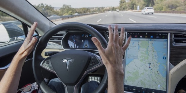 guida autonoma Tesla