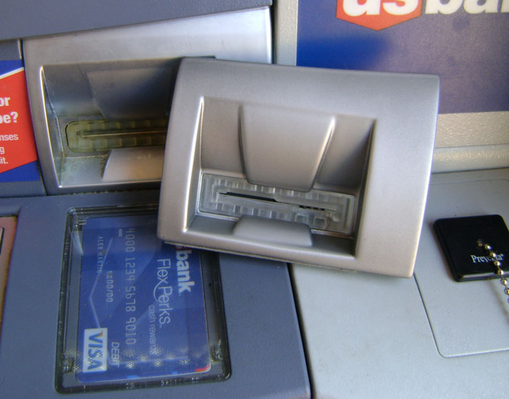 Truffa dei ladri di come proteggersi dagli Skimmer