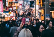 In Australia i semafori a terra per i maniaci dello smartphone In Australia i semafori a terra per i maniaci dello smartphone