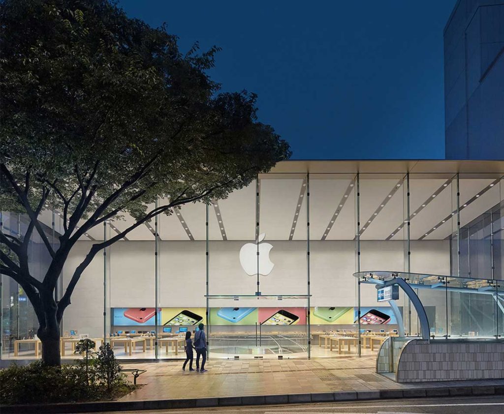 L'Apple Store di Omotesandō, il viale tra Shibuya e Minato a Tokyo.