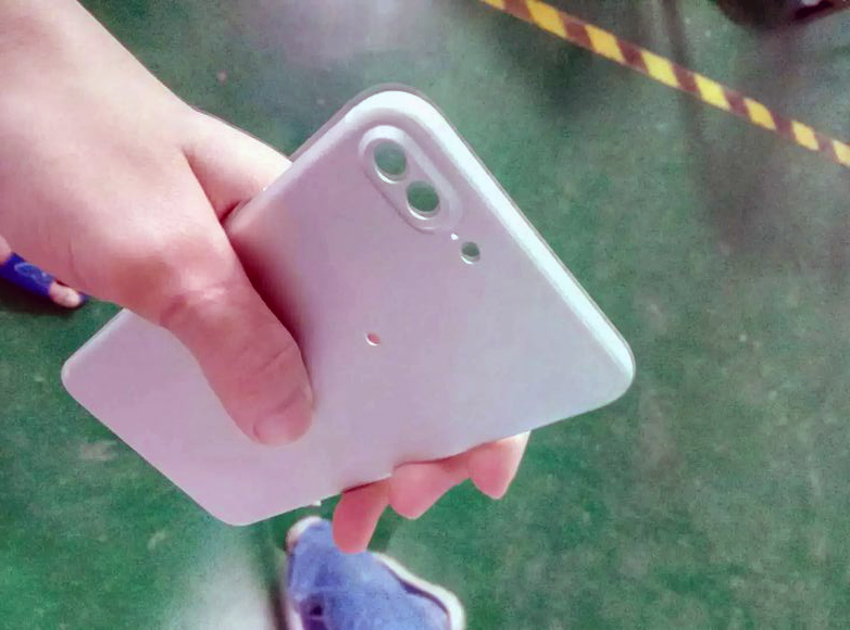 Prime foto dello chassis iPhone 7 Plus in metallo dalle linee di assemblaggio chassis iPhone 7 Plus 3