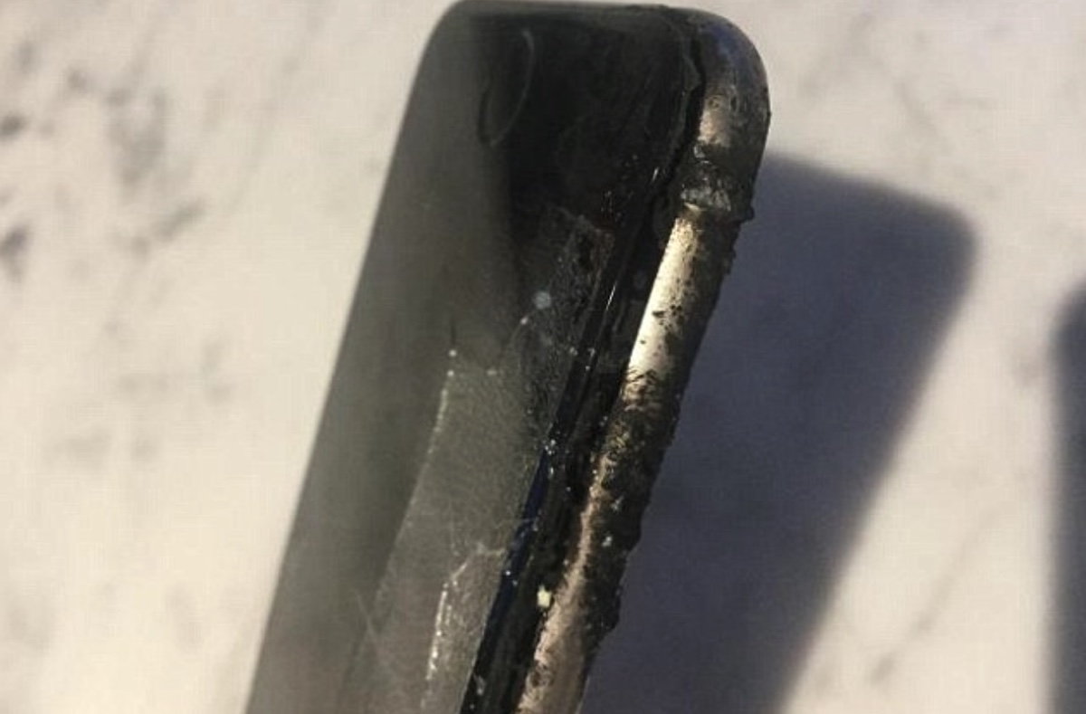 iphone esplode australia 1200