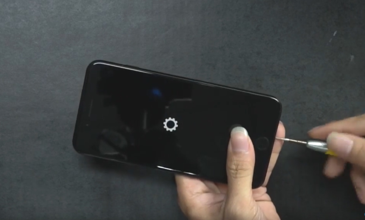 iPhone 7 Plus jet black smontato 1