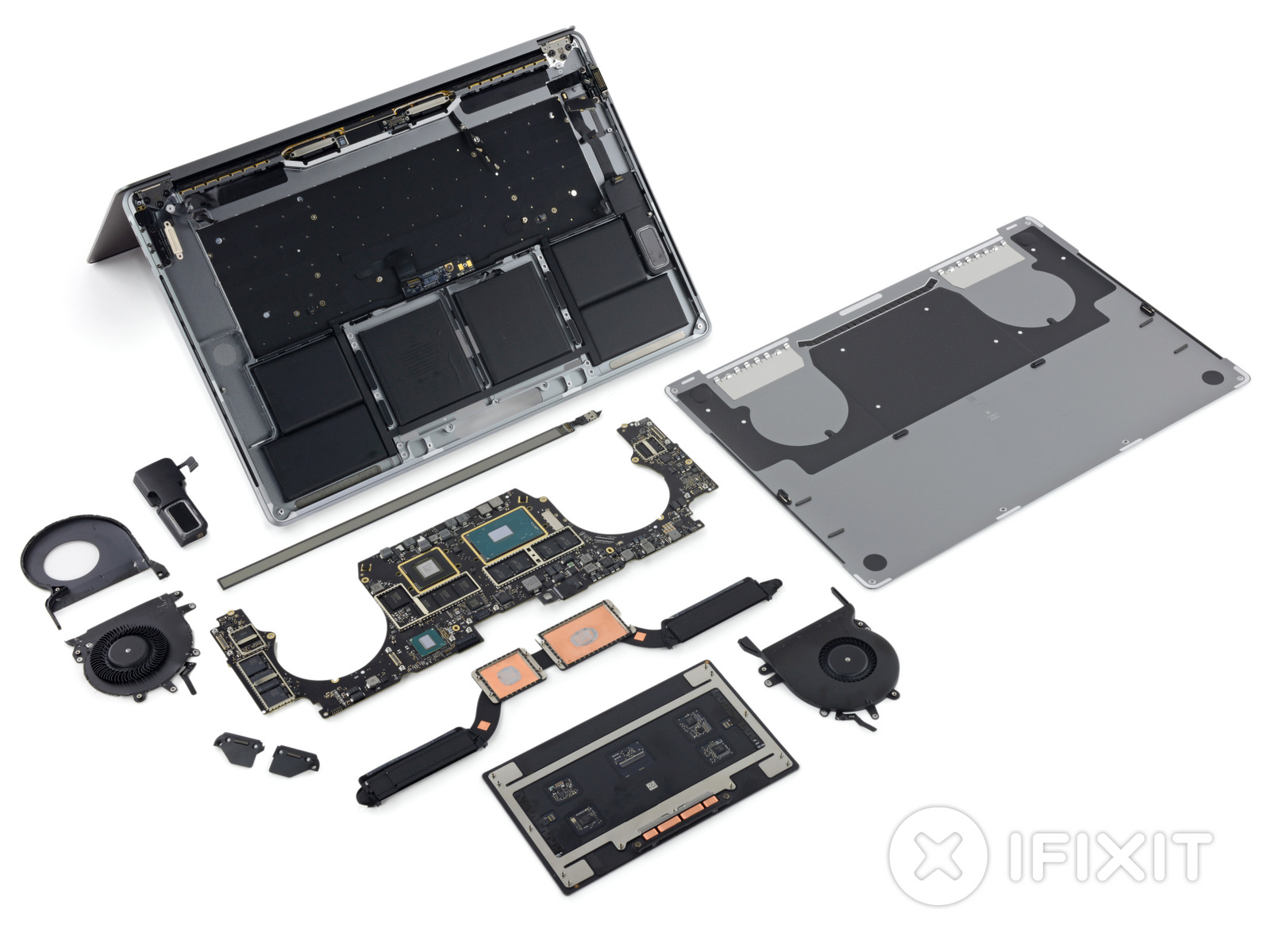 Smontato MacBook Pro 15” 2016, il gemello agli steroidi del 13” ha la stessa porta nascosta macbook-pro-15-2016-smontato-4