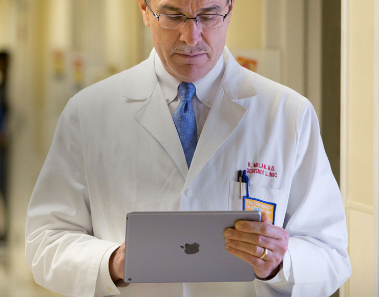 Medico con iPad