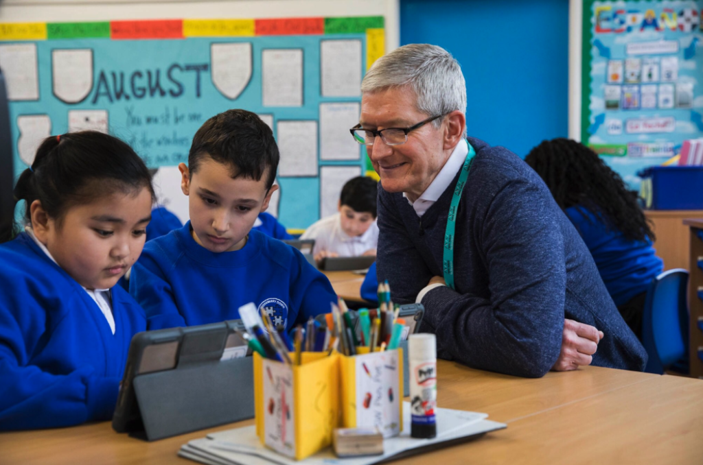 tim cook studenti