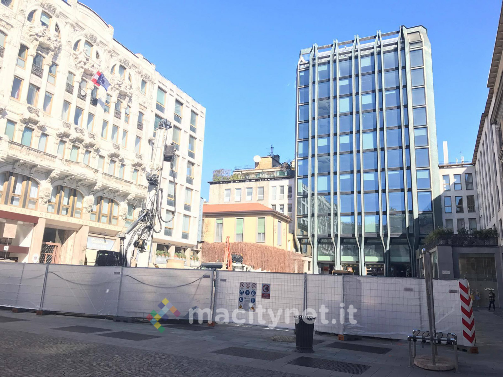 Apple Store Milano lavori partiti