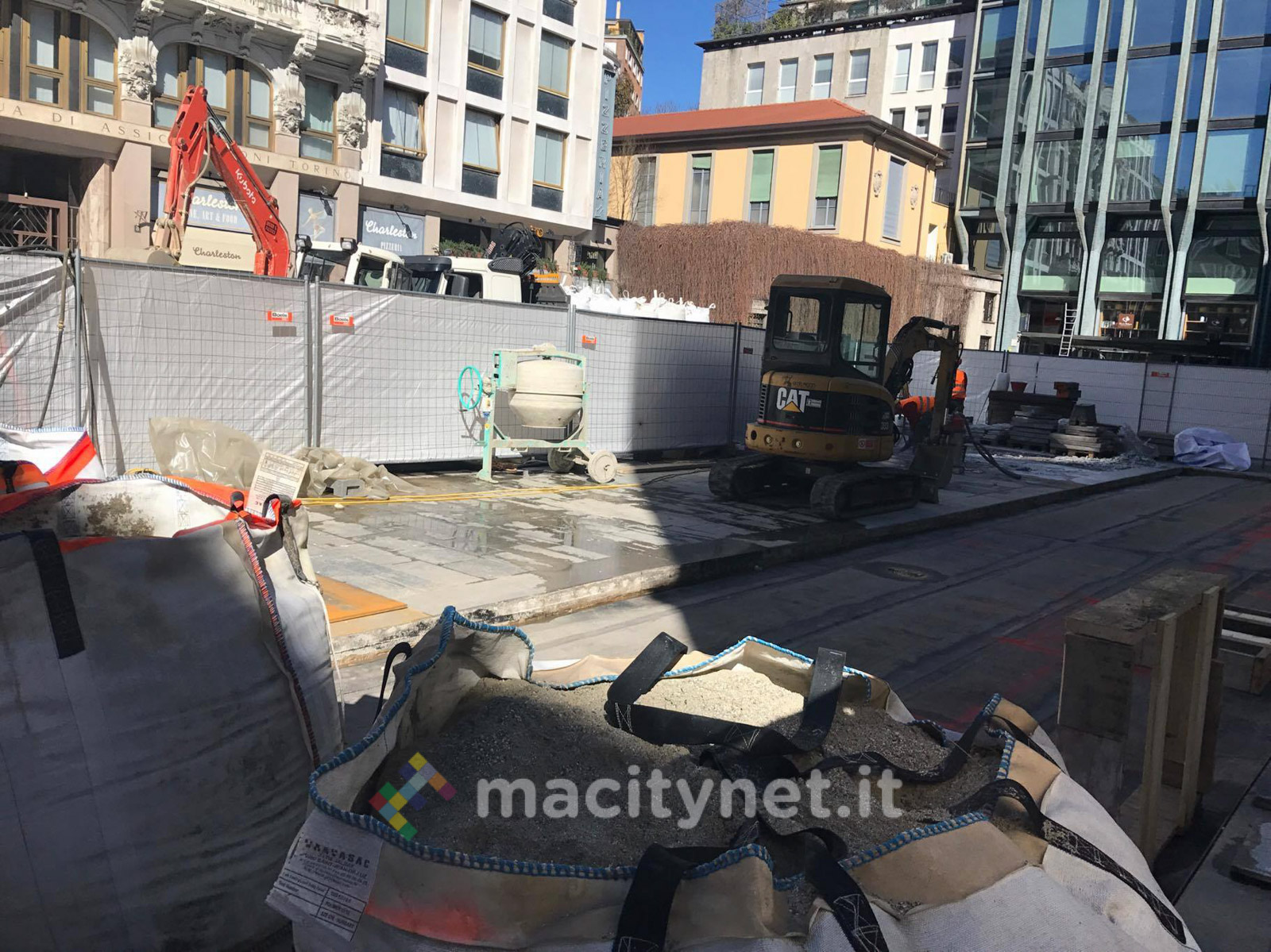 Apple Store Milano lavori partiti