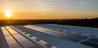 Negli Emirati Arabi la centrale a energia solare fotovoltaica più grande del mondo