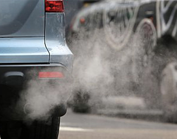 Francia, dal 2040 il bando alle auto a benzina e gasolio