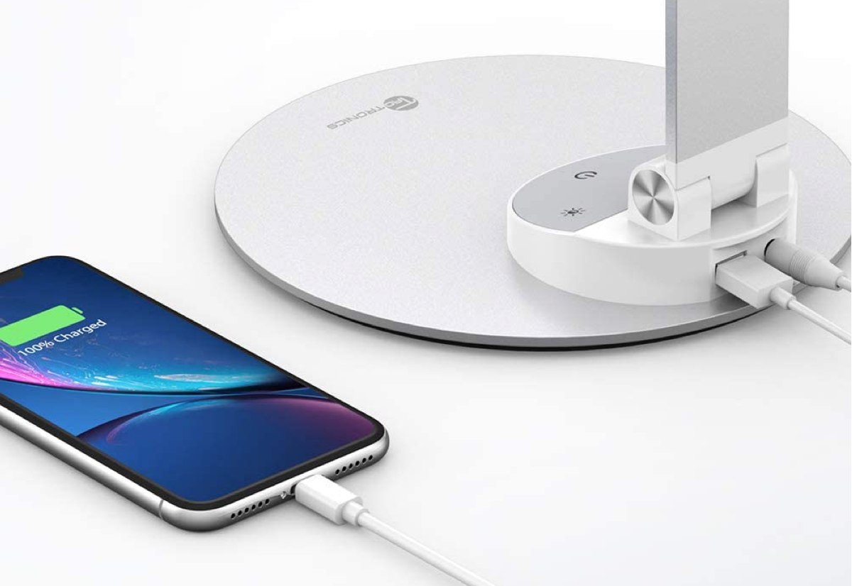 Ancora per poco, sconto su lampada LED di qualità con USB per ricarica: 39,99 euro