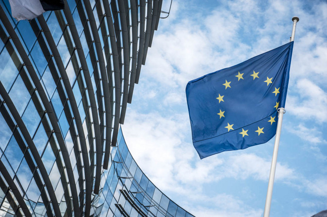 articoli pericolosi foto commissione europea e bandiera Eu