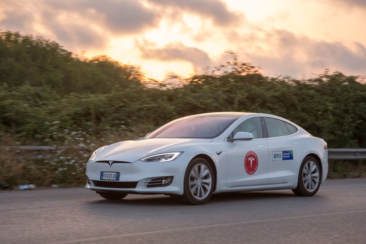 record mondiale su tesla model S