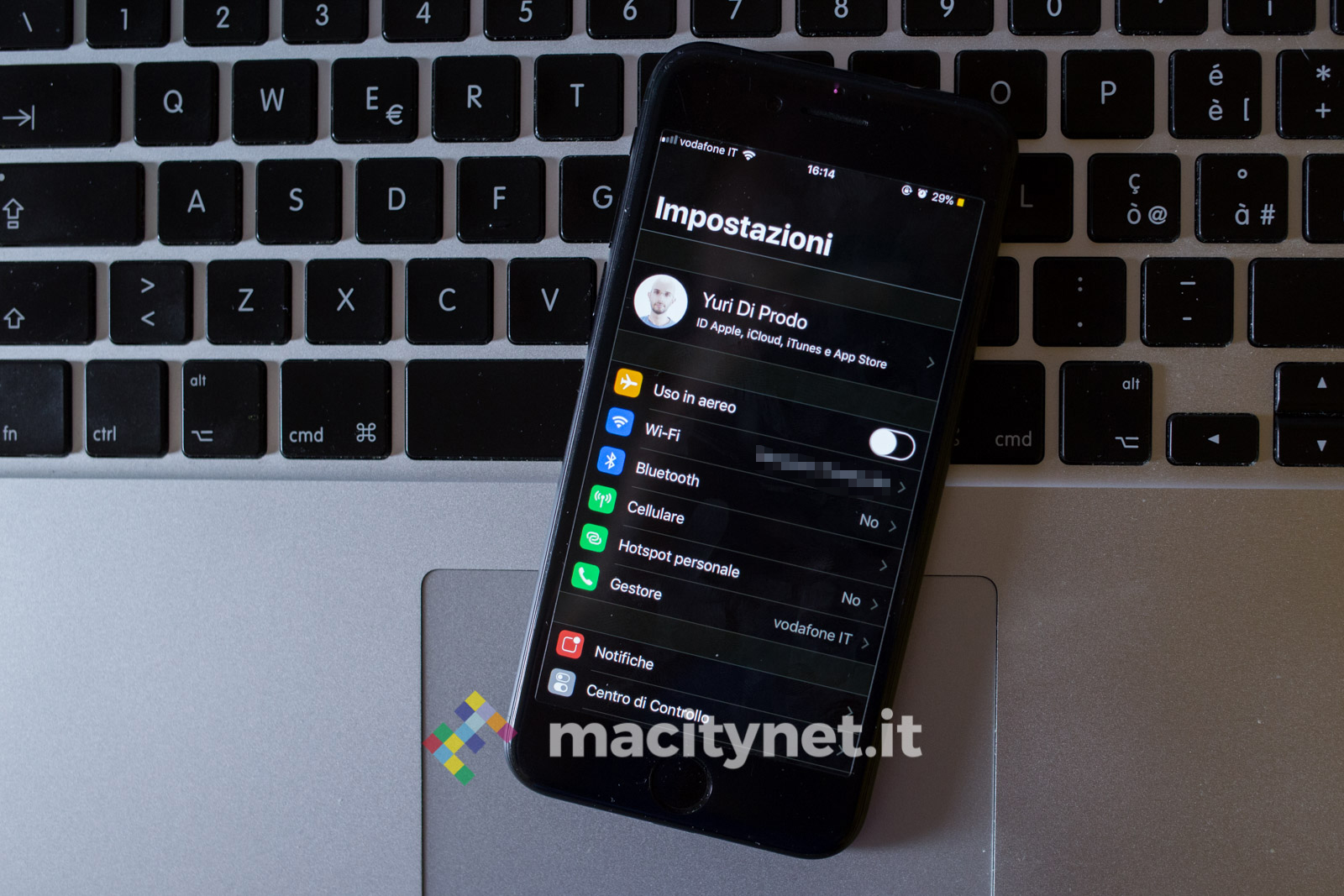 La modalità Dark per iPhone ve la regala iOS 11 con Inversione colori smart inversione colori smart