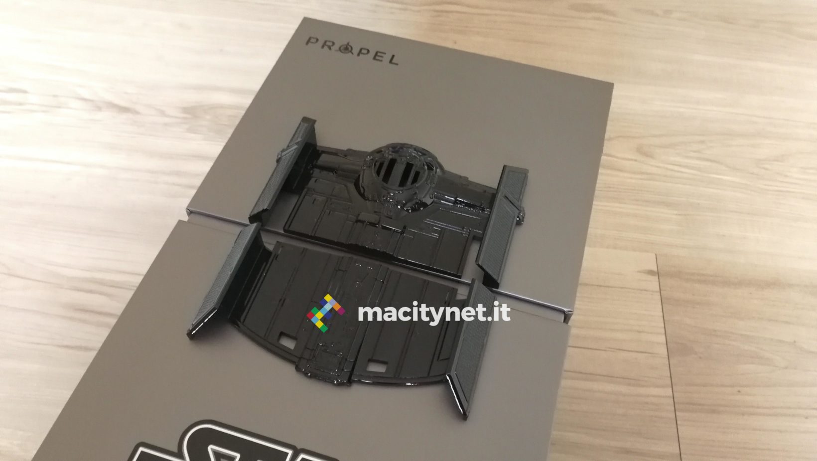 Star Wars Tie Advanced X1 fuori dalla scatola