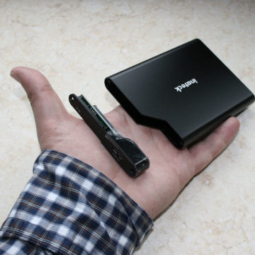 Il box sta nel palmo di una mano