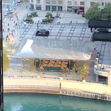 apple store Chicago ewelleh