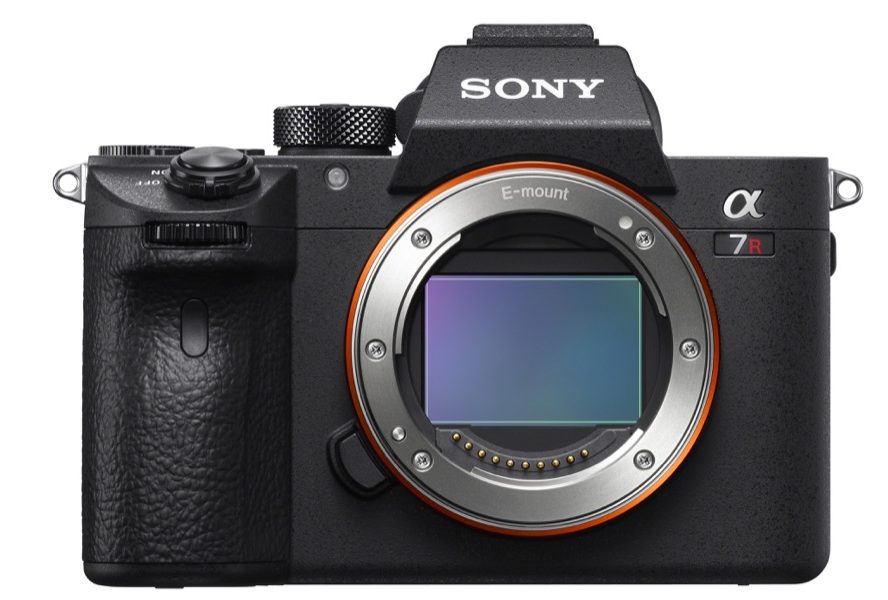 sony full frame - foto Sony α7R III