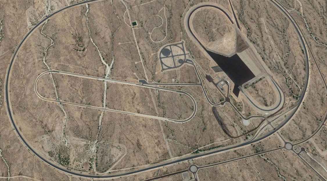 vetture a guida autonoma- pista di test nel deserto dell'Arizona
