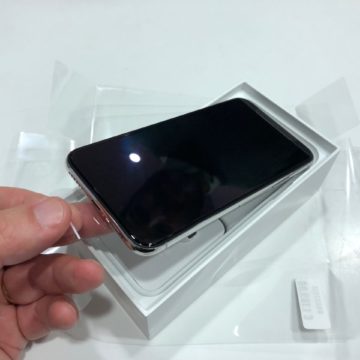 Unboxing iPhone X macity 10