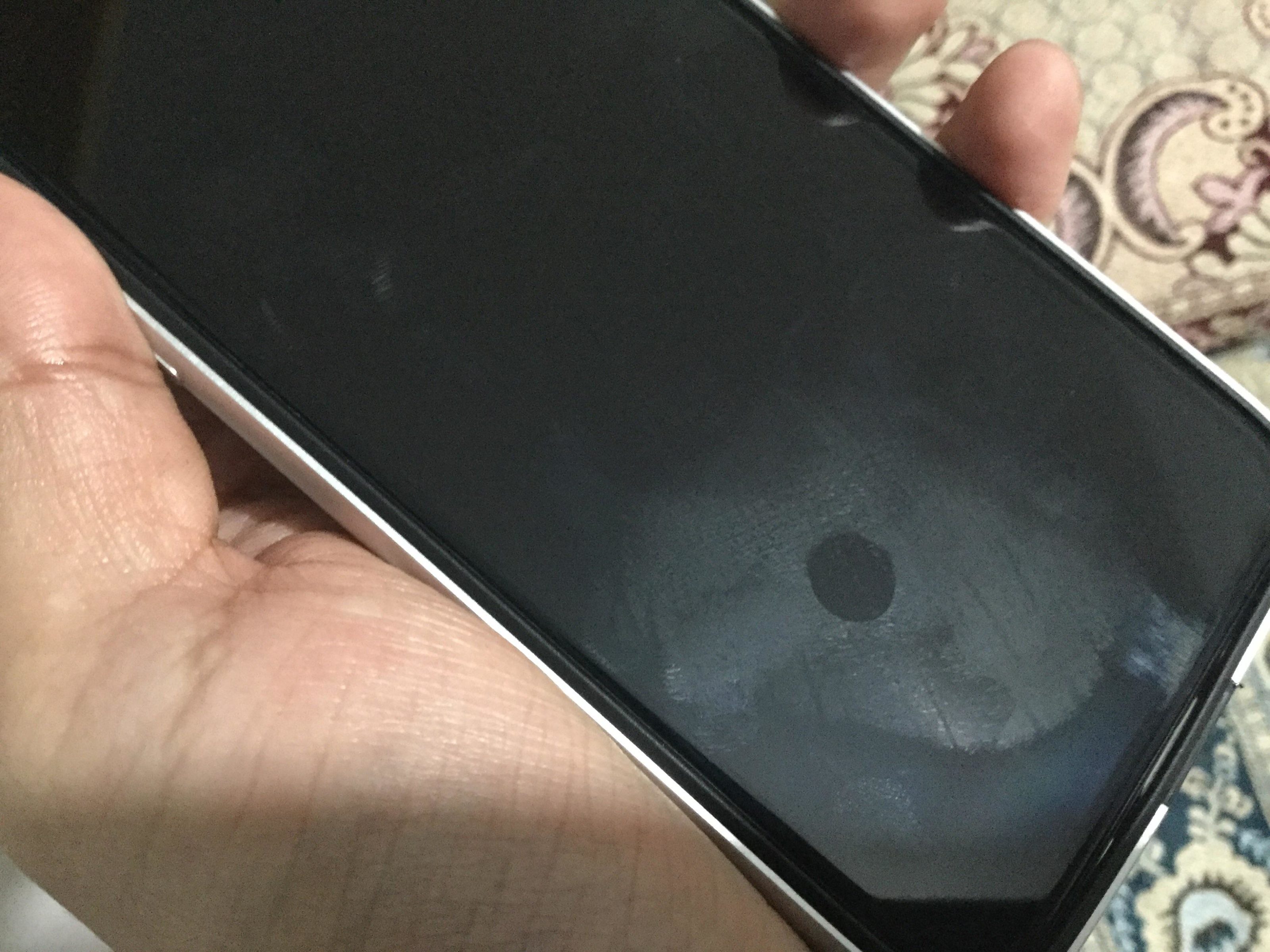 Problemi iPhone X, alcuni utenti lamentano bolle nel display e perdita dello strato oleofobico