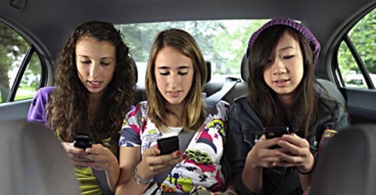 Ragazze con telefonino
